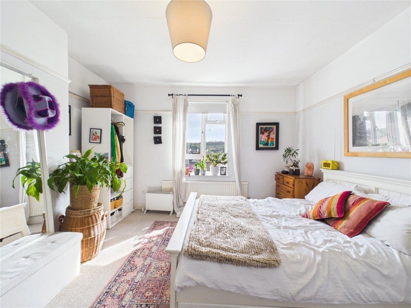 Room Cotswold Road in Bristol