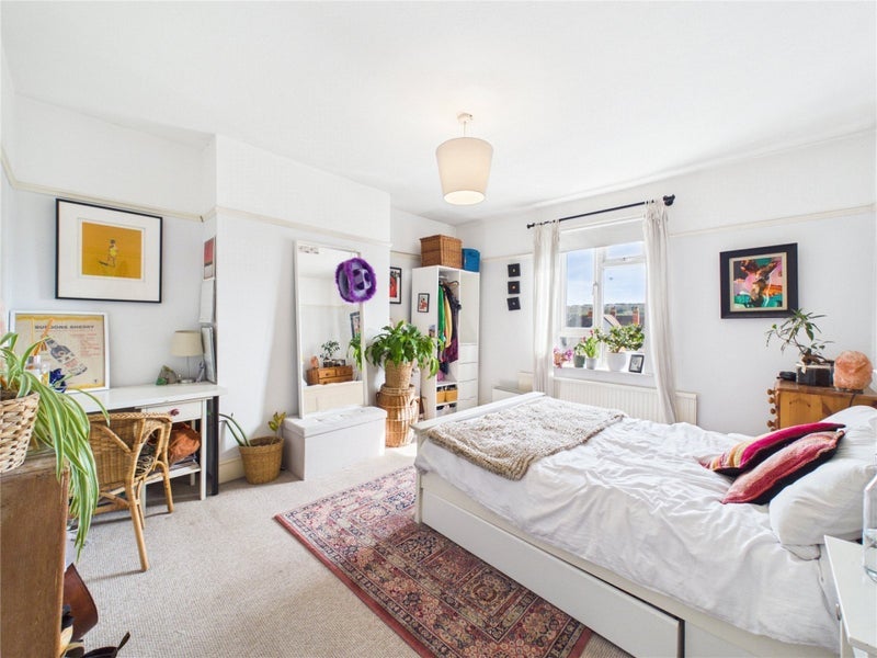 Room Cotswold Road in Bristol