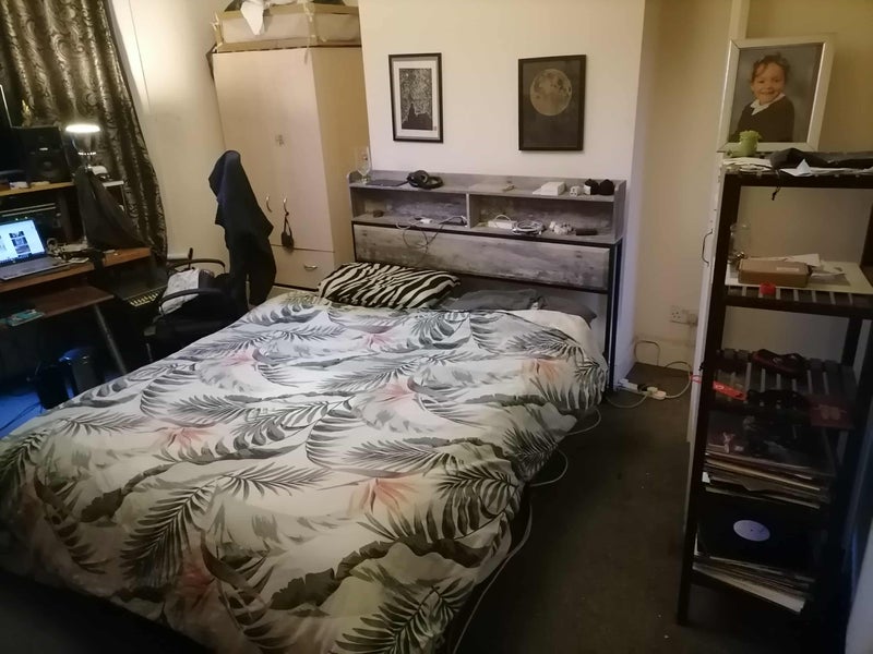 Room Newport Road in Greater London