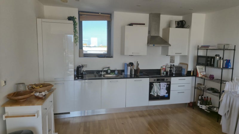 Room Monier Road in Greater London