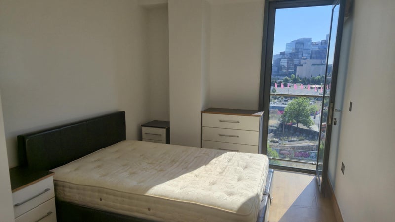Room Monier Road in Greater London