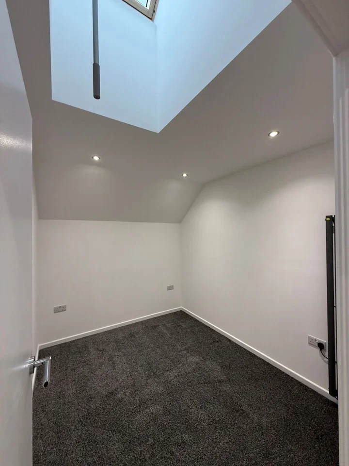 Flat Whippendell Road in Watford