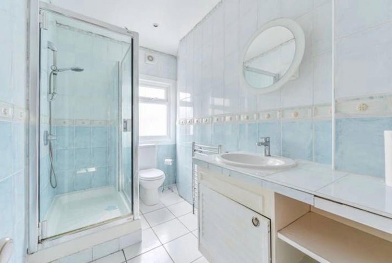 Room Liberty Avenue in Greater London