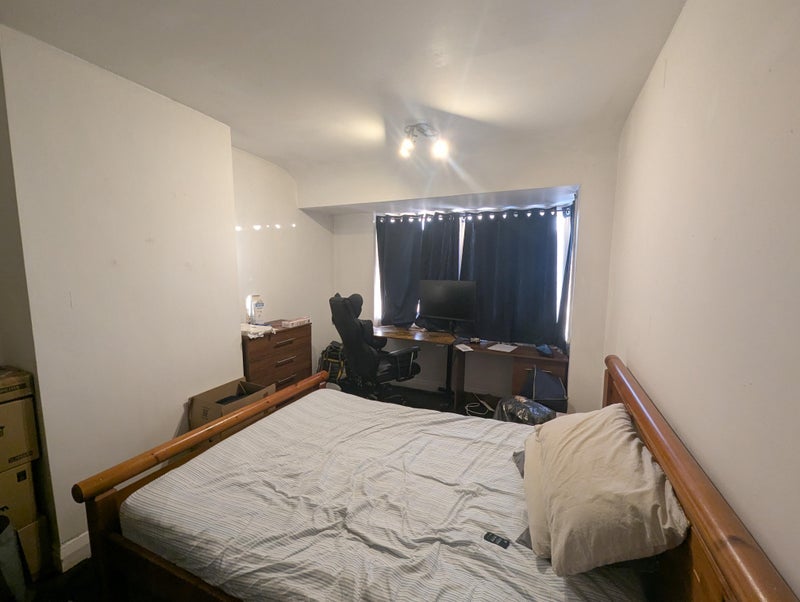 Room Back Park View Avenue in Leeds