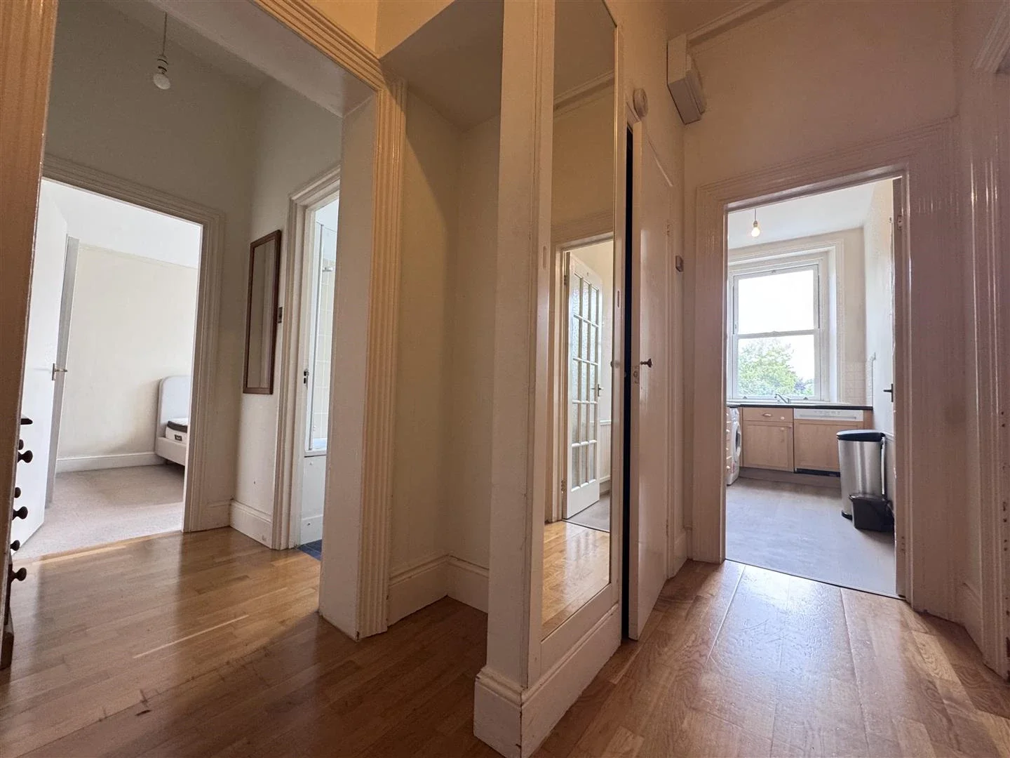 Flat Oakleigh Park South in Greater London
