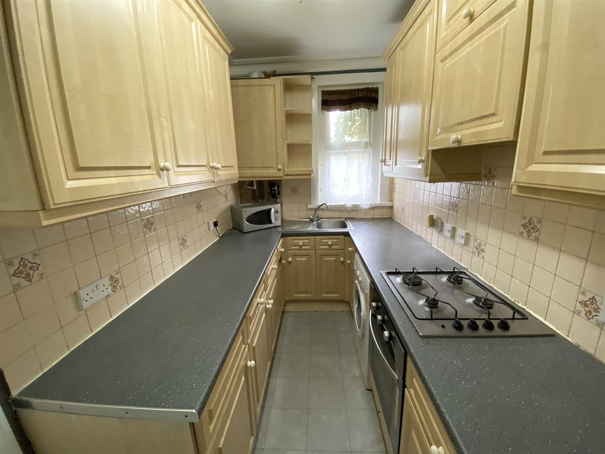 Flat Wellwood Road in Greater London