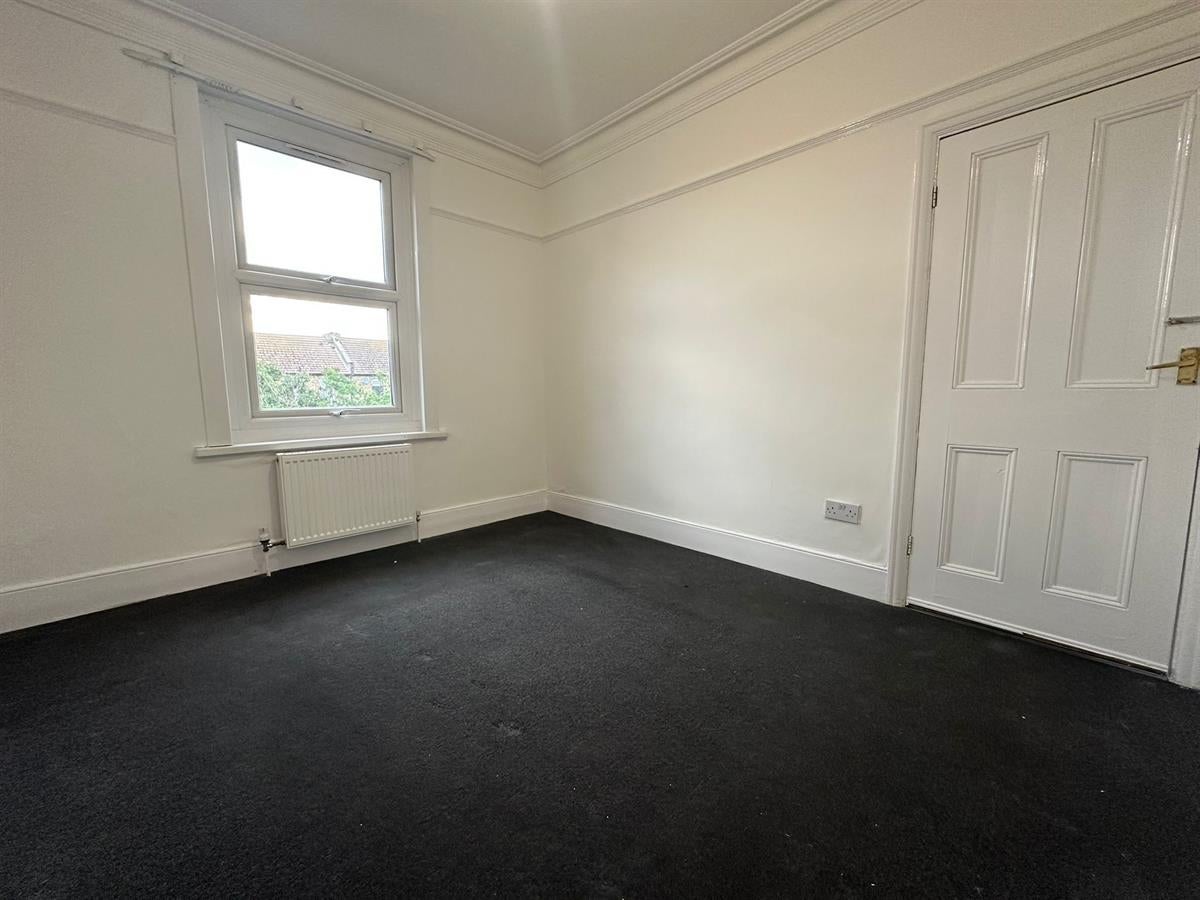 Flat Wellwood Road in Greater London
