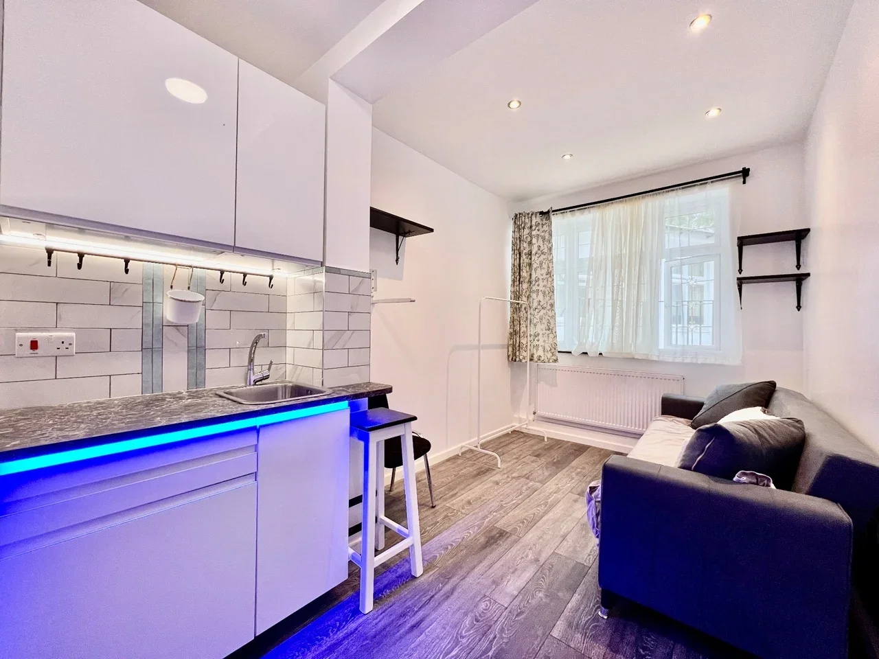 Flat Hillcroft Crescent in Greater London