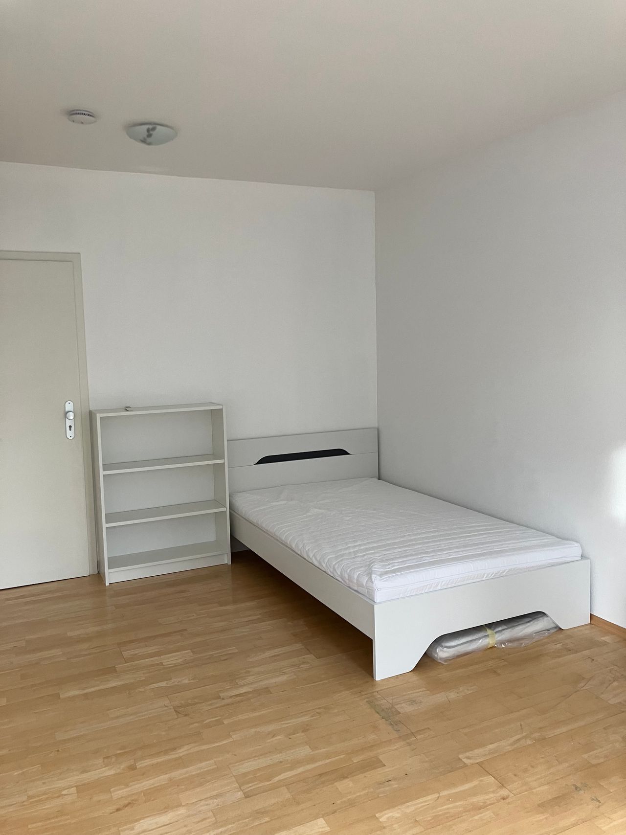 Zimmer Bodenseestraße in München