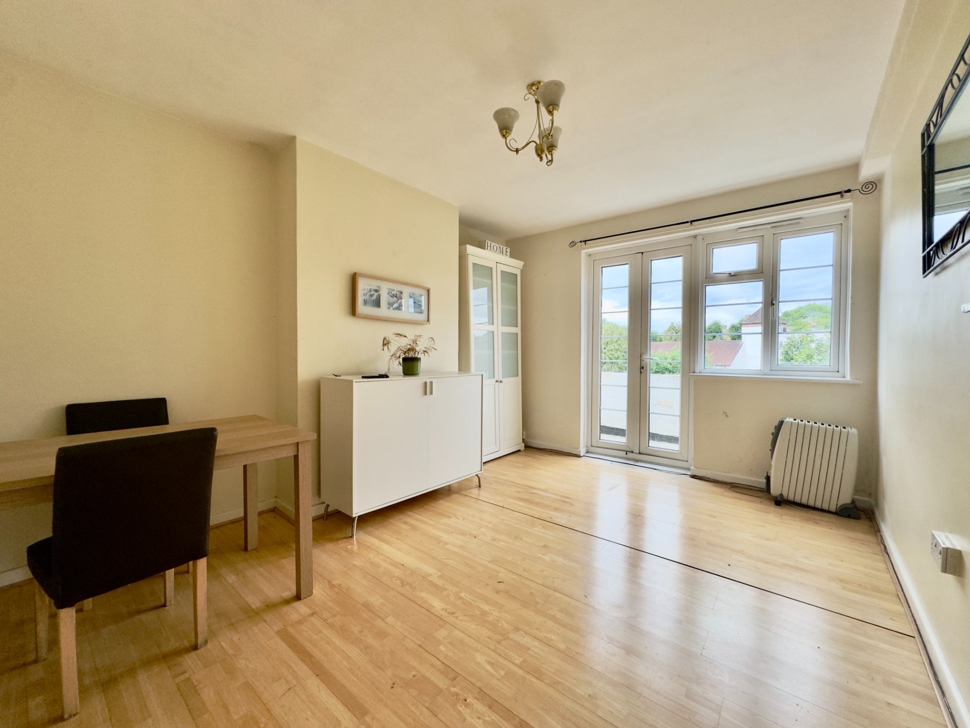 Flat Beech Lawns in Greater London