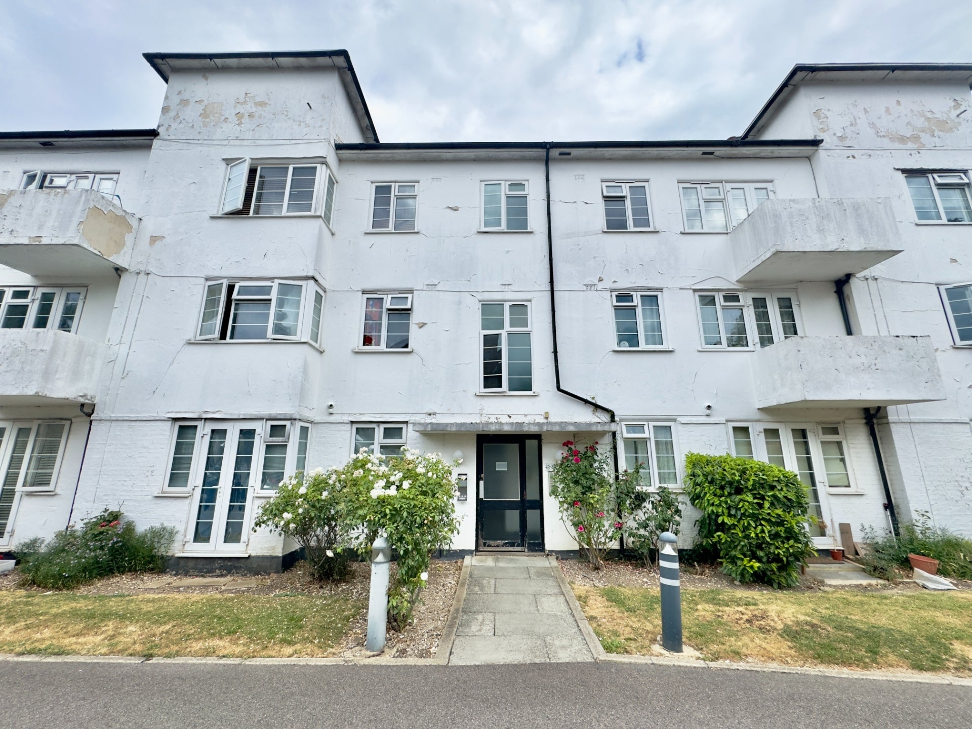 Flat Beech Lawns in Greater London