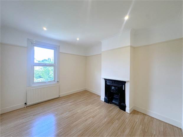 Flat Sportsbank Street in Greater London