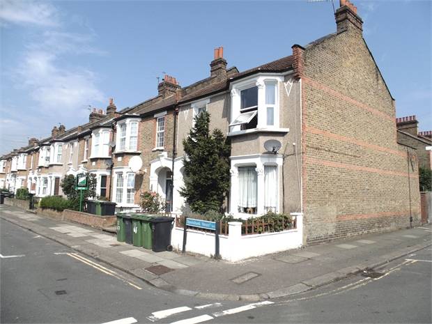 Flat Sportsbank Street in Greater London