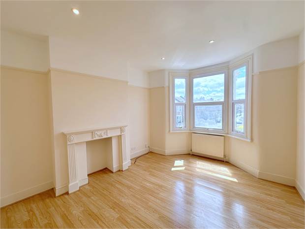 Flat Sportsbank Street in Greater London