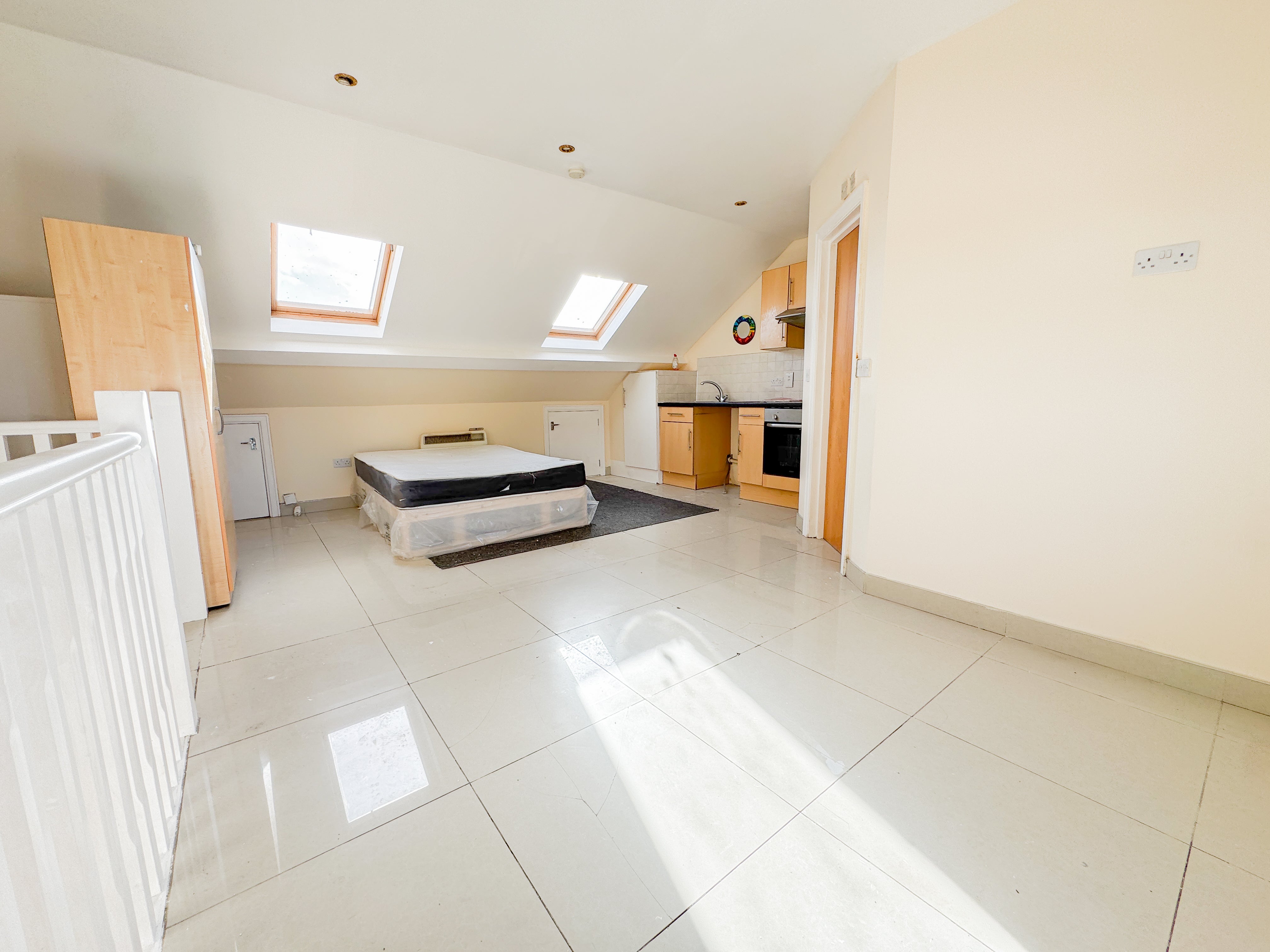 Flat Northborough Road in Greater London