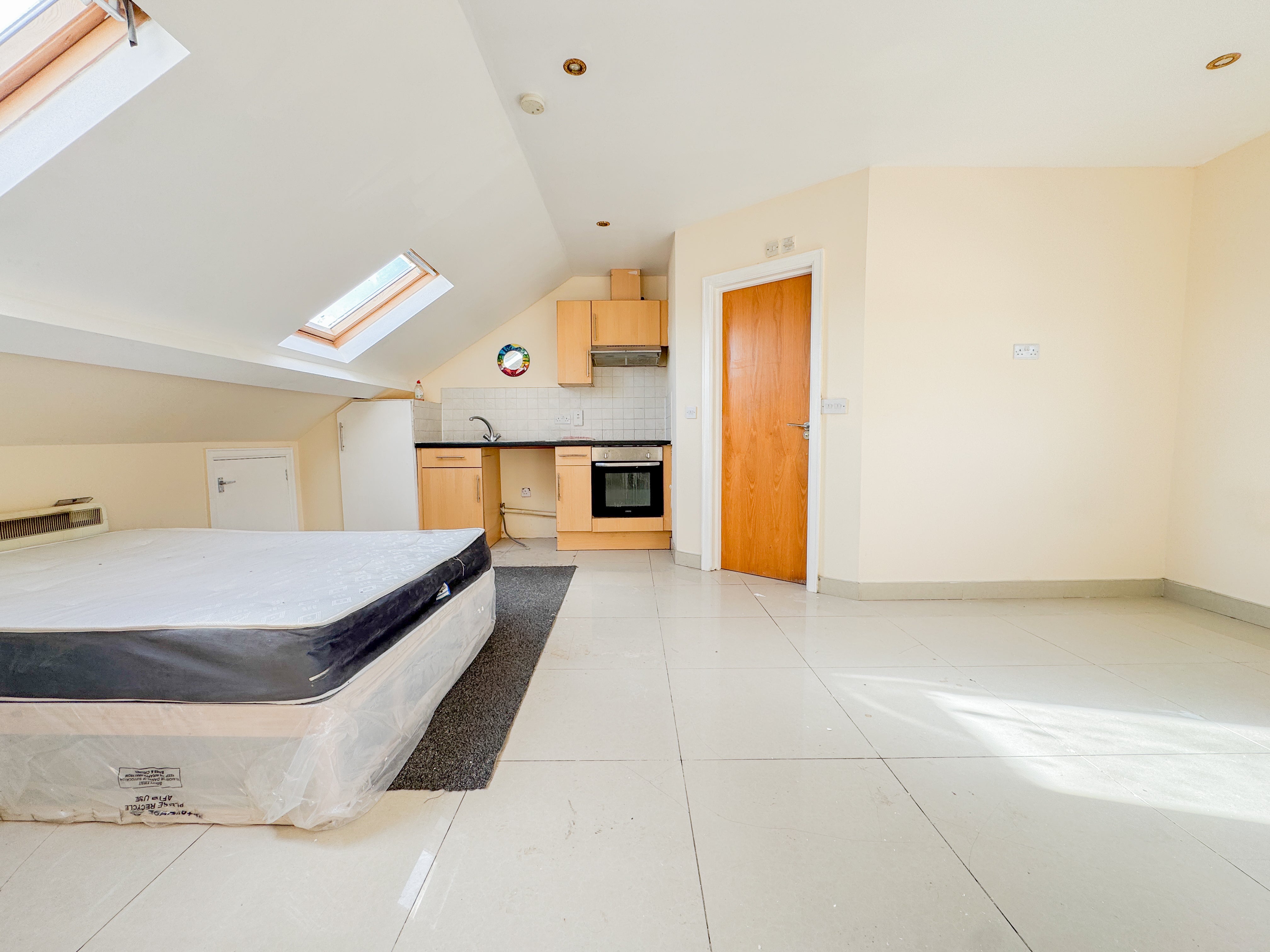 Flat Northborough Road in Greater London