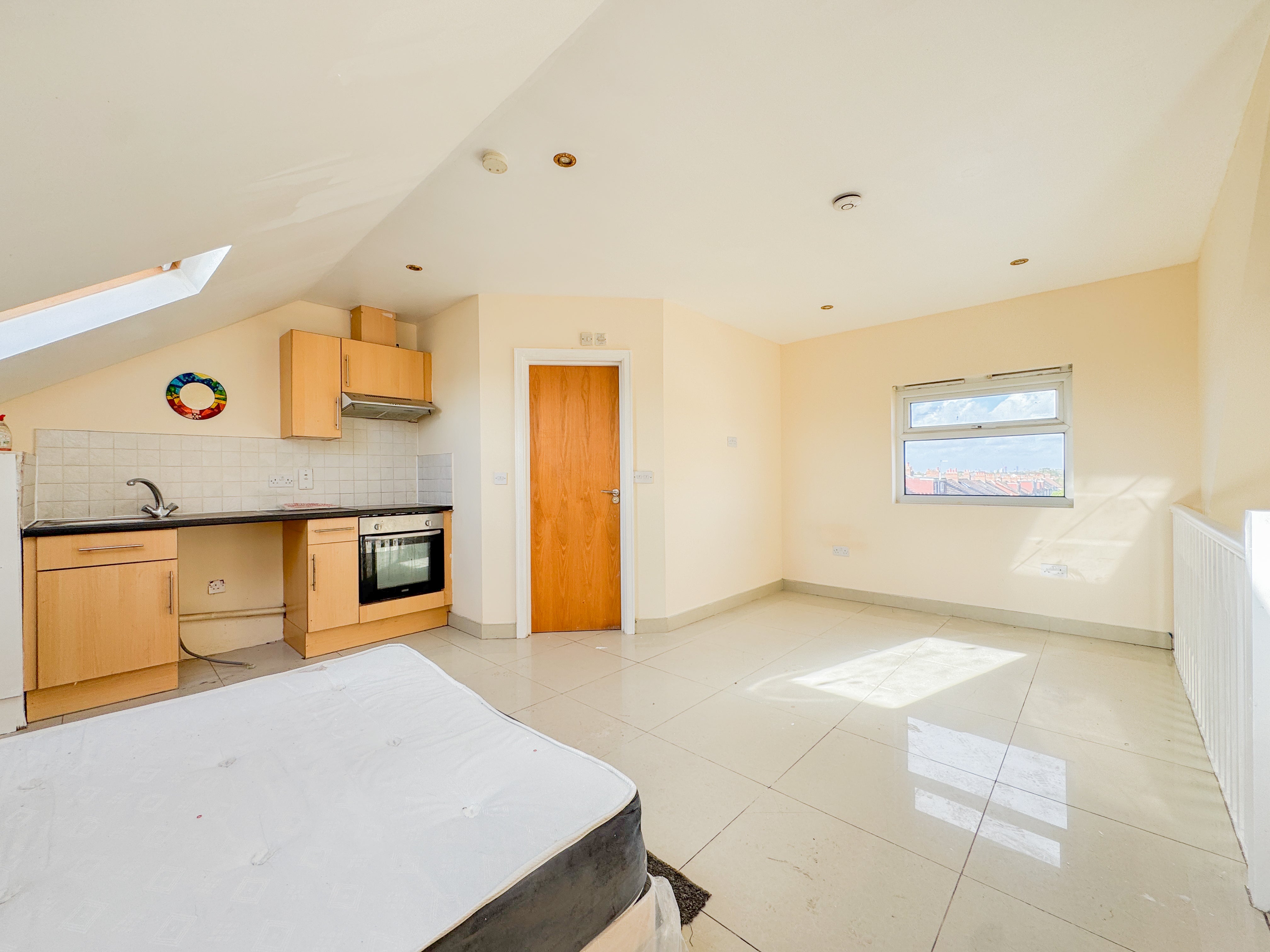 Flat Northborough Road in Greater London