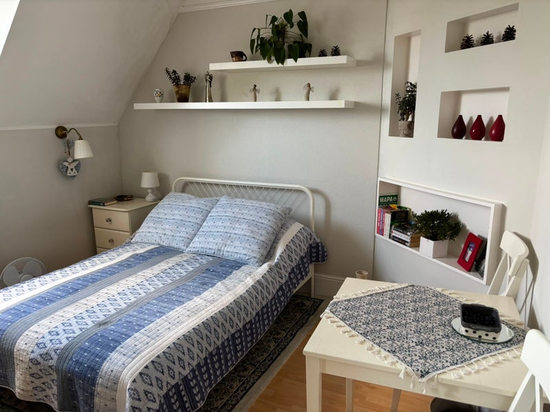 Room Pitshanger Lane in Greater London