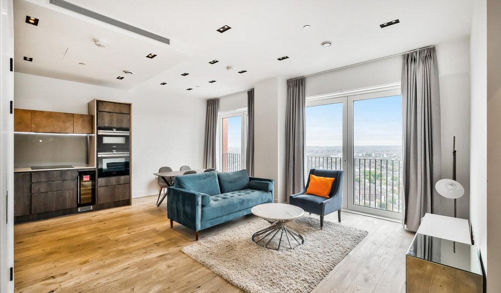 Flat Miles Street in Greater London