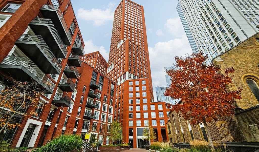 Flat Miles Street in Greater London