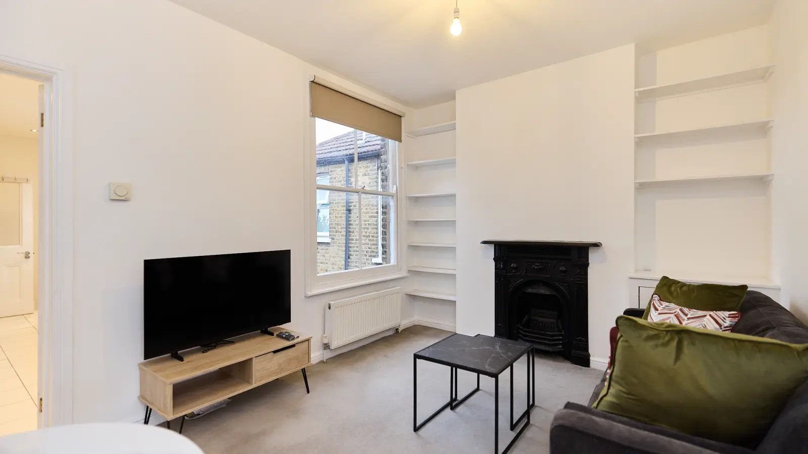 Flat Mantlet Close in Greater London