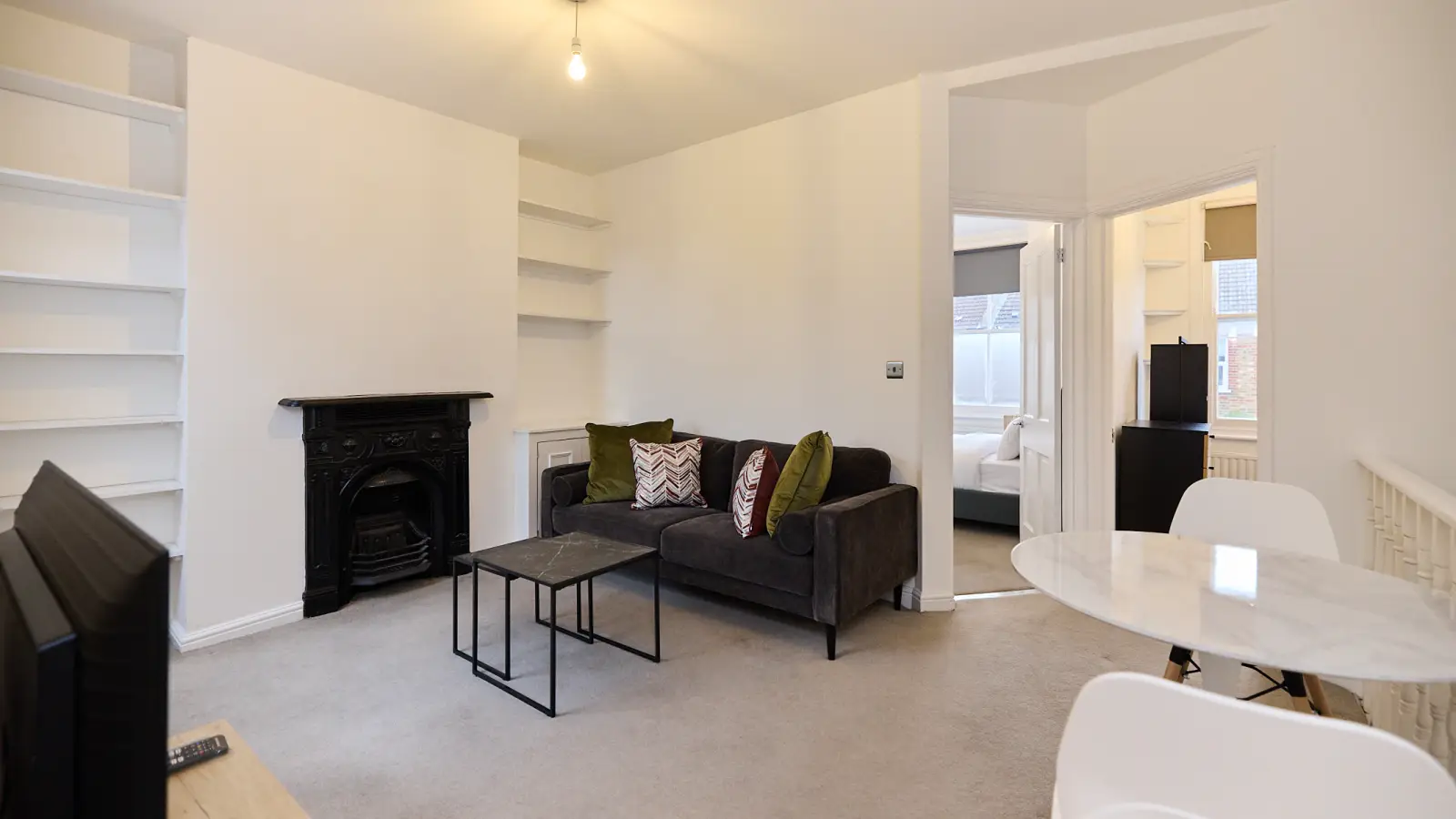 Flat Mantlet Close in Greater London