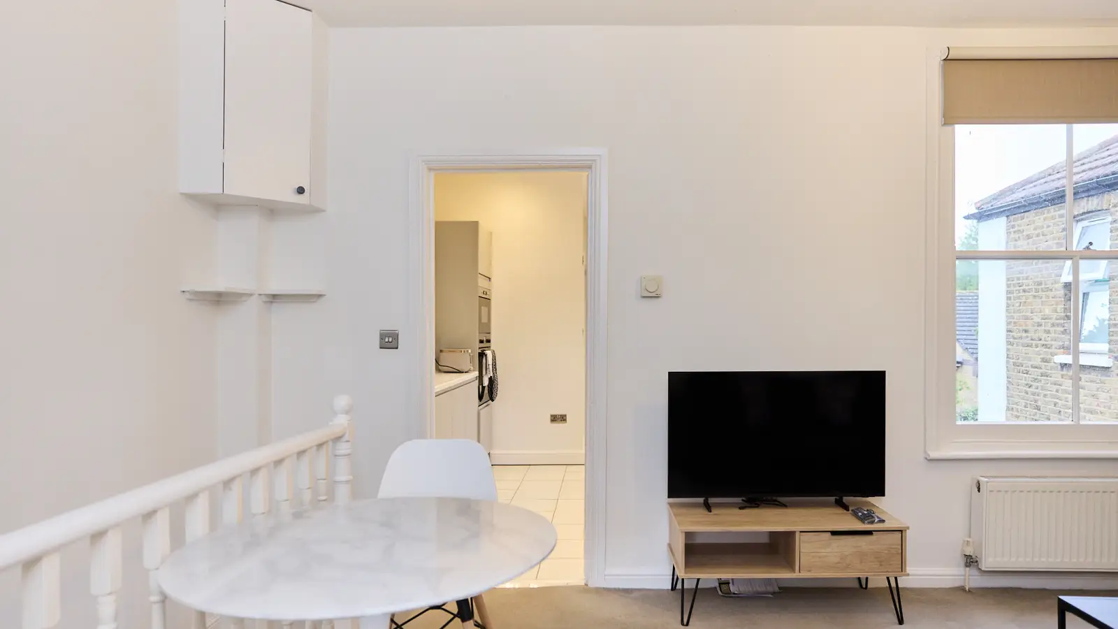 Flat Mantlet Close in Greater London