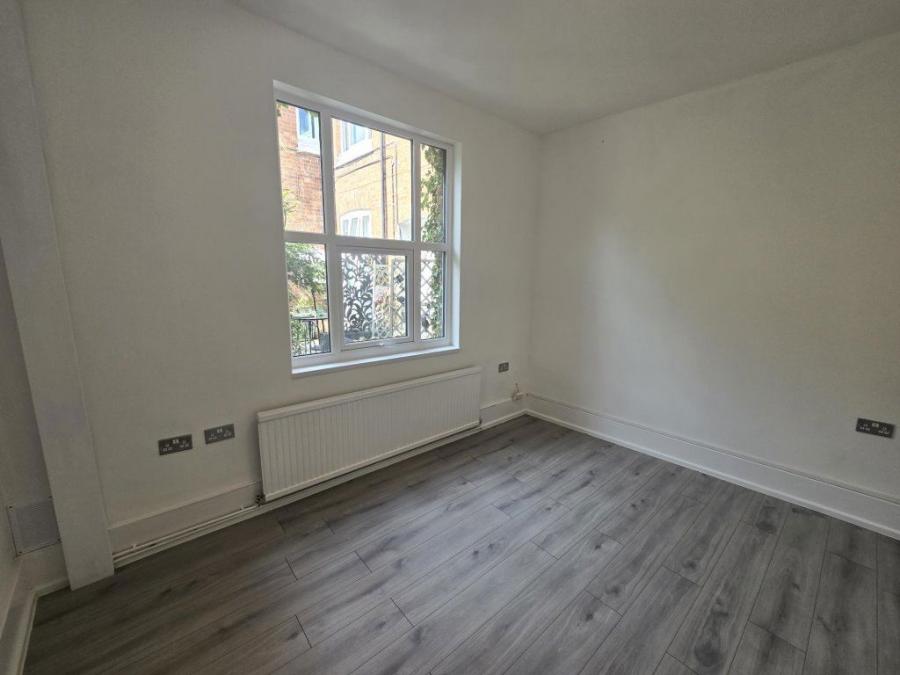 Flat Stoneygate Road in Leicester