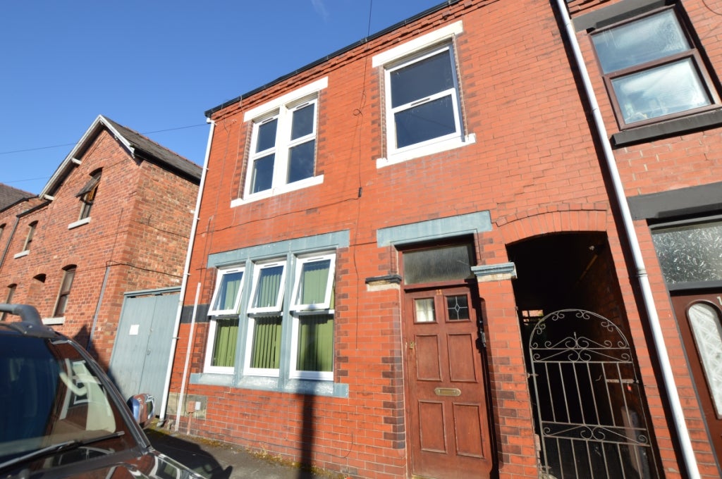 Flat Acton Street in Wigan