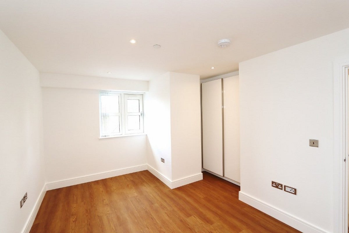 Flat London Road in Greater London