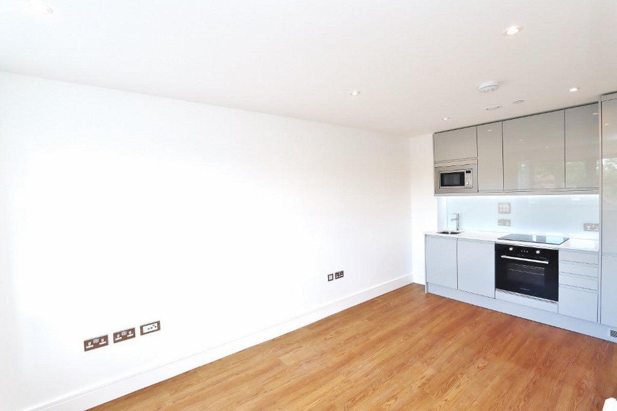 Flat London Road in Greater London