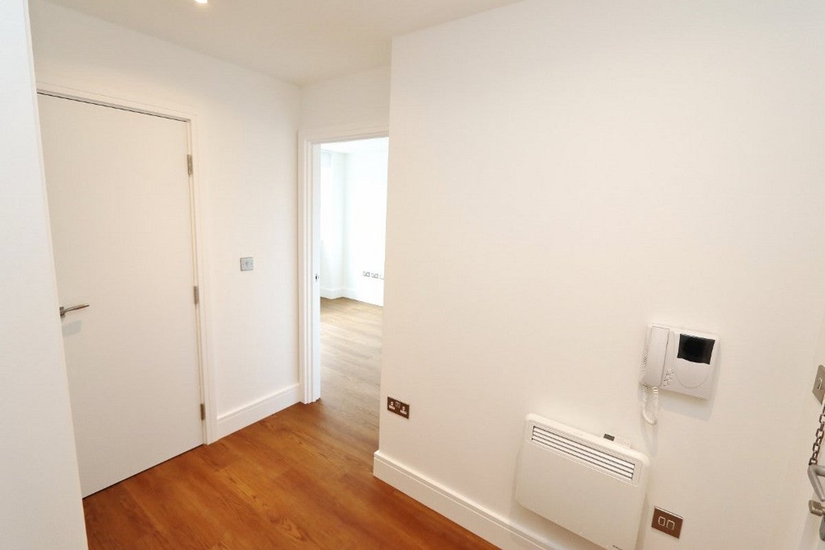 Flat London Road in Greater London