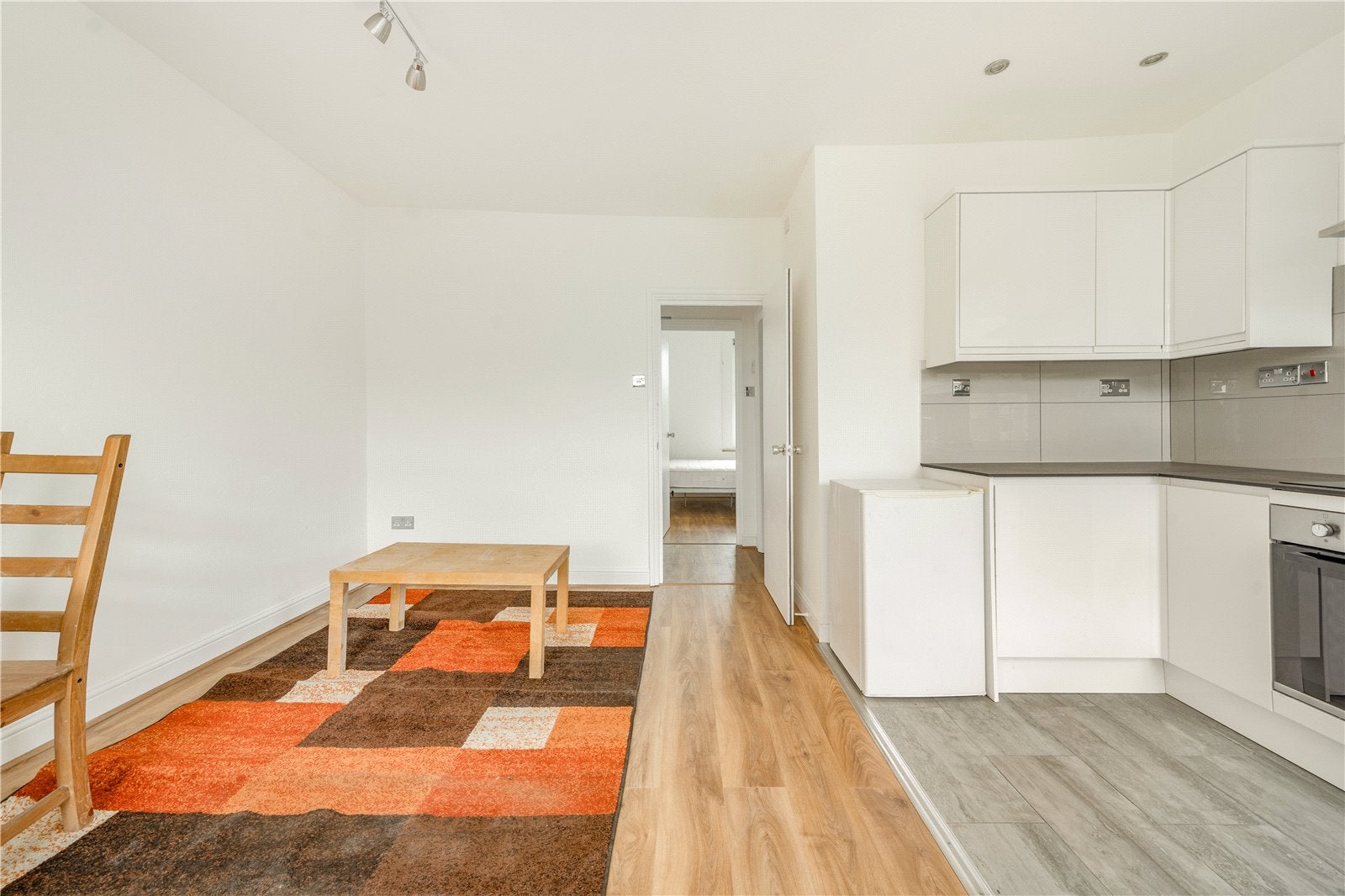 Flat Sulgrave Road in Greater London