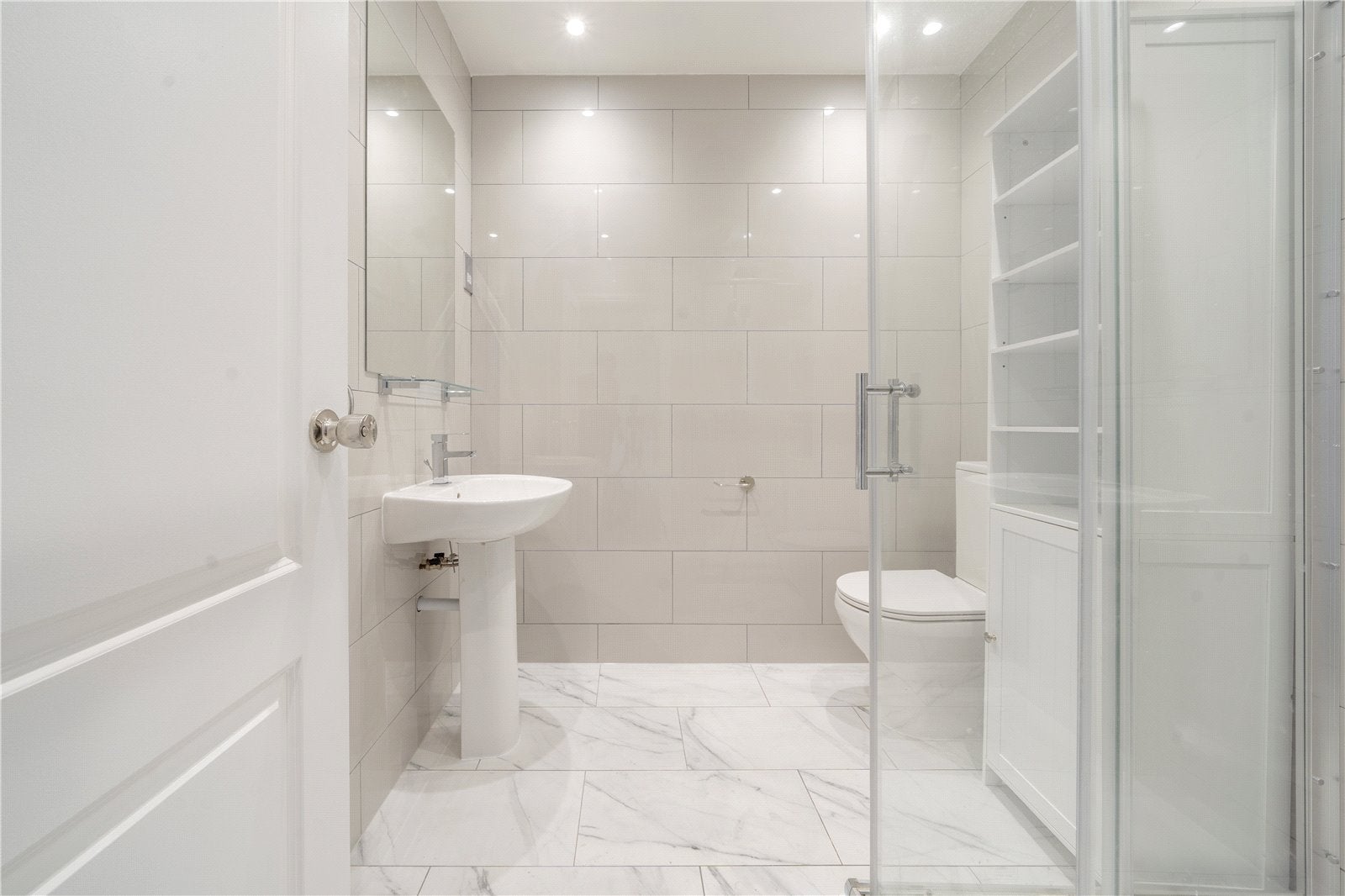 Flat Sulgrave Road in Greater London