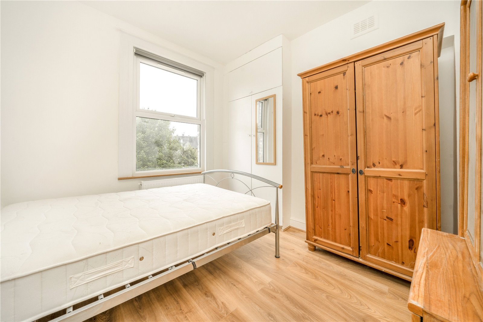 Flat Sulgrave Road in Greater London