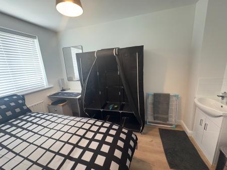 Room Carlisle Close in Corby