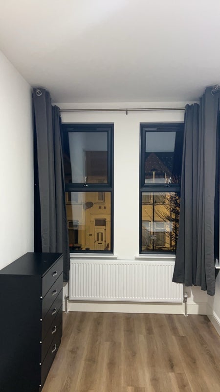 Room Winter Avenue in Greater London