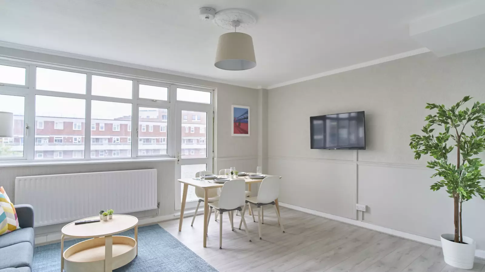 Room Fellows Court in Greater London