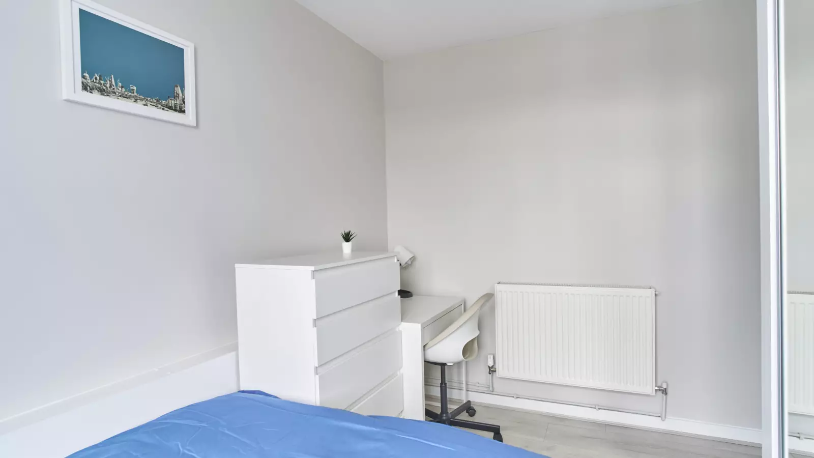 Room Fellows Court in Greater London