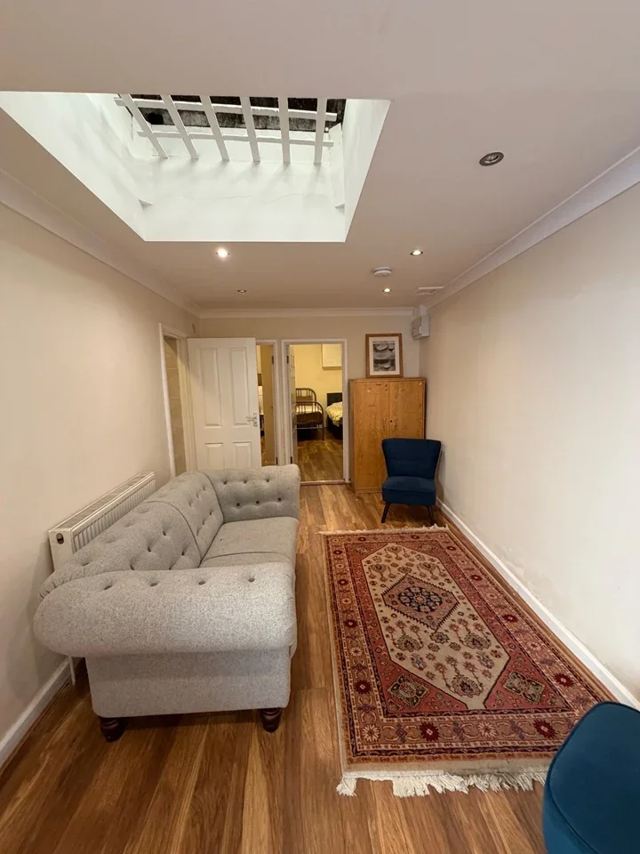 Flat Upper Tooting Road in Greater London