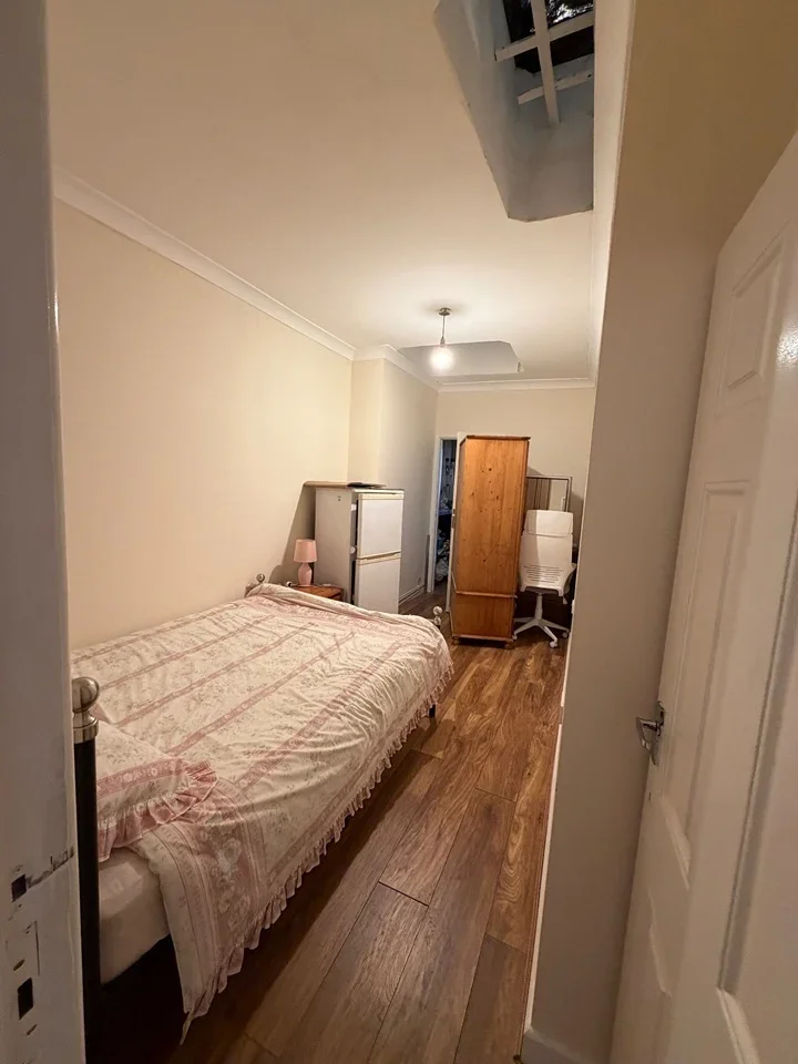Flat Upper Tooting Road in Greater London