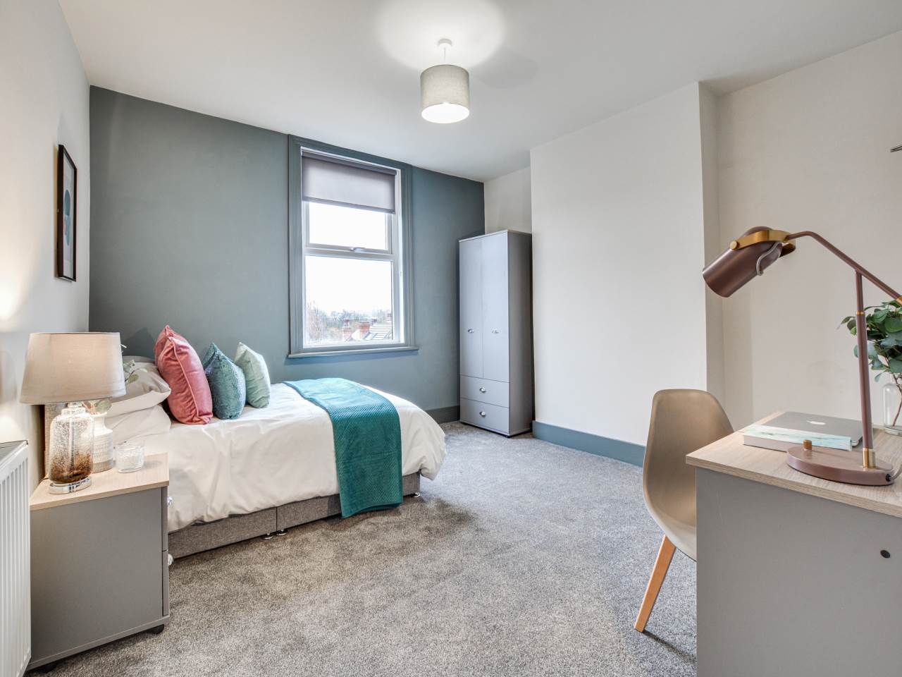 Room Knowle Mount in Leeds