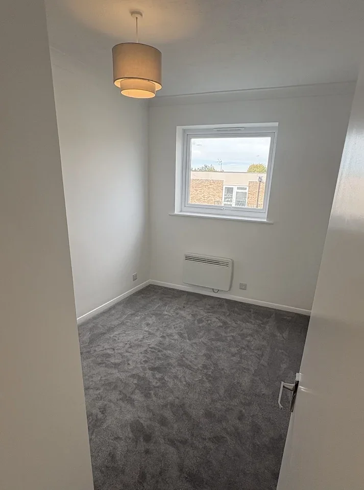 Flat Upper Park Road in Surrey Heath