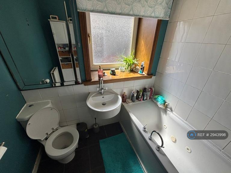 Flat Kincorth Place in Aberdeen City