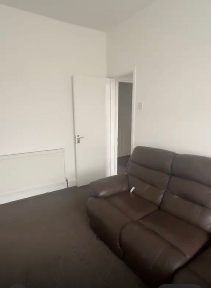 Flat Thorold Road in Greater London