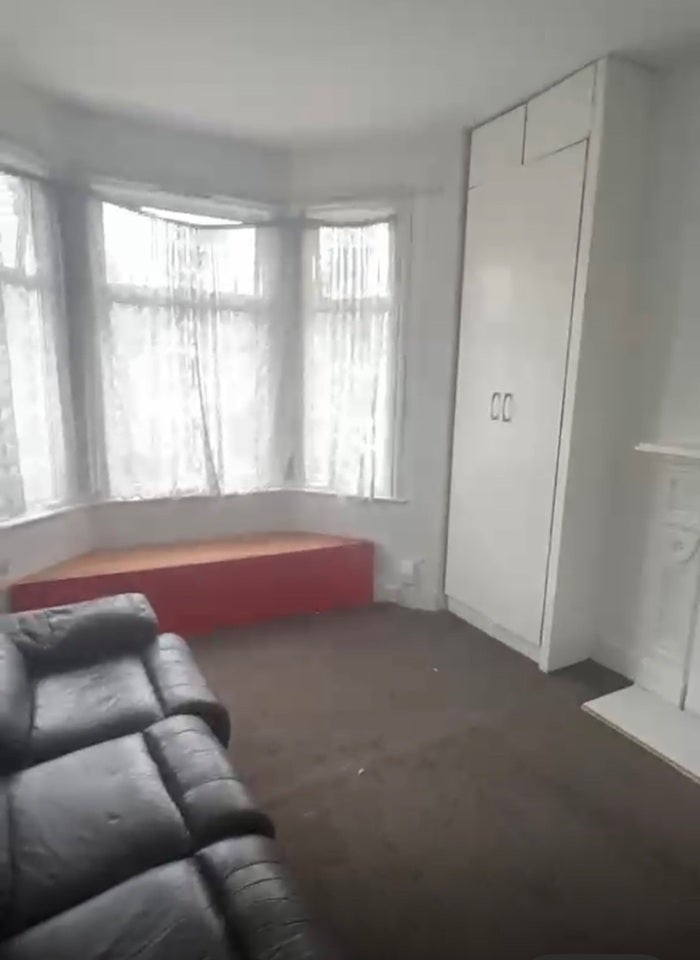 Flat Thorold Road in Greater London