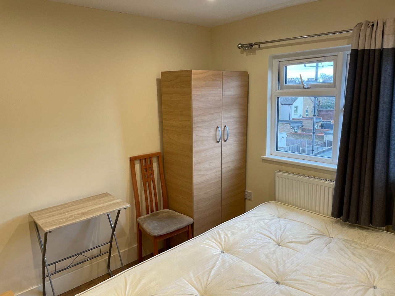 Room High Road Leyton in Greater London