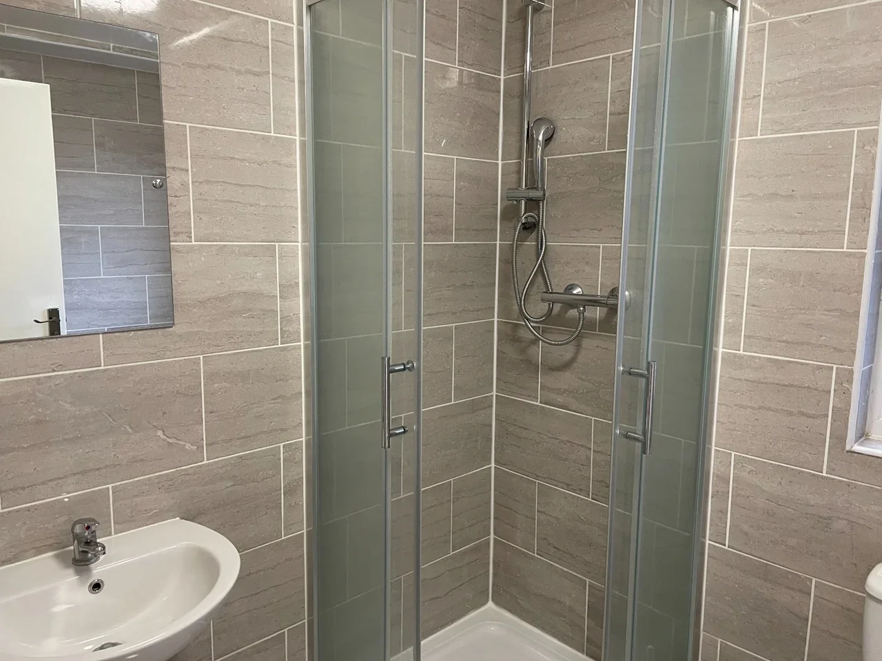 Room High Road Leyton in Greater London