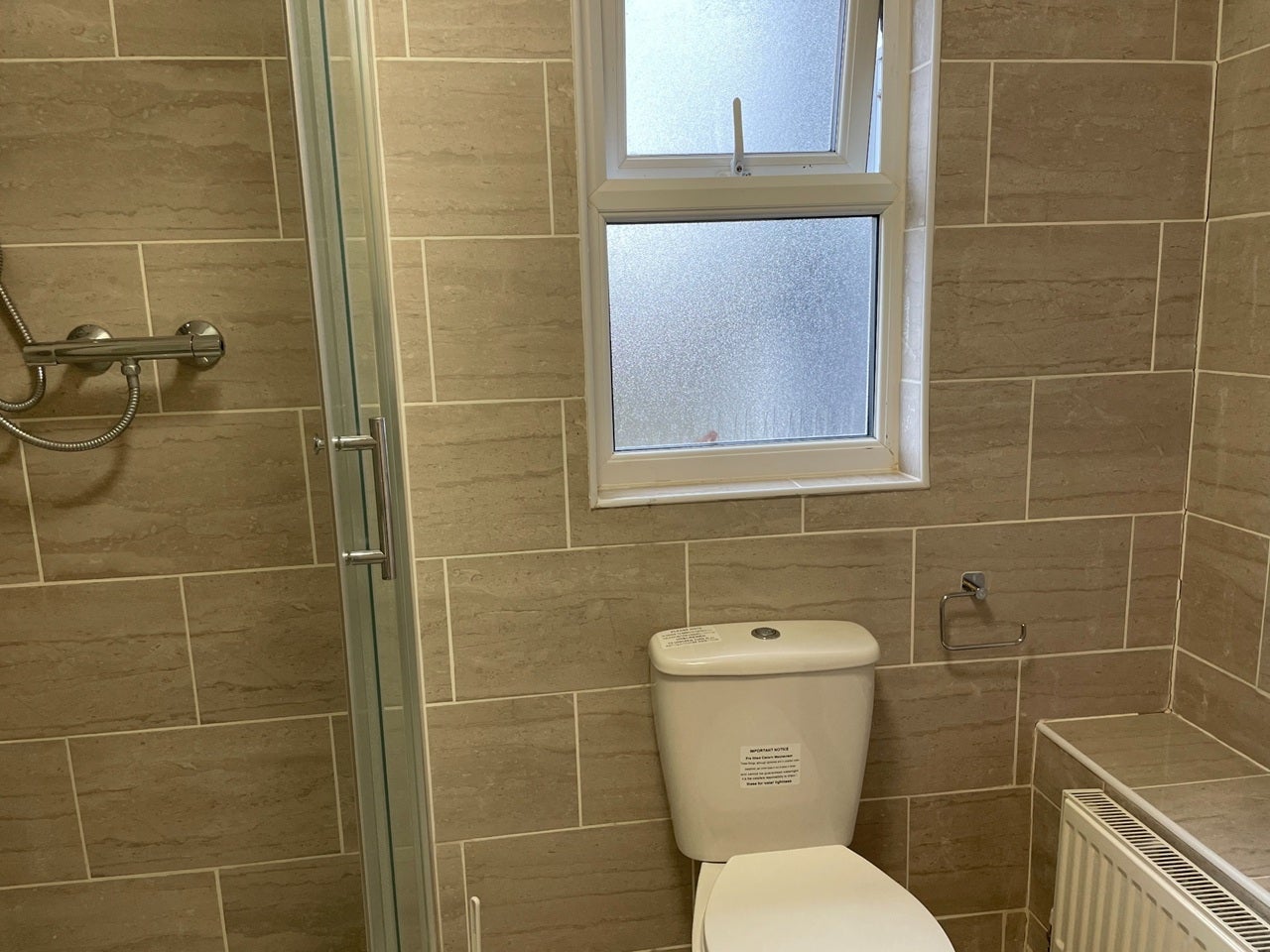 Room High Road Leyton in Greater London