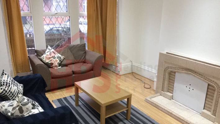 Flat Headingley Mount in Leeds